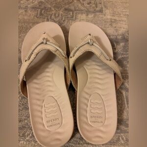 Women’s Sperry flip-flops